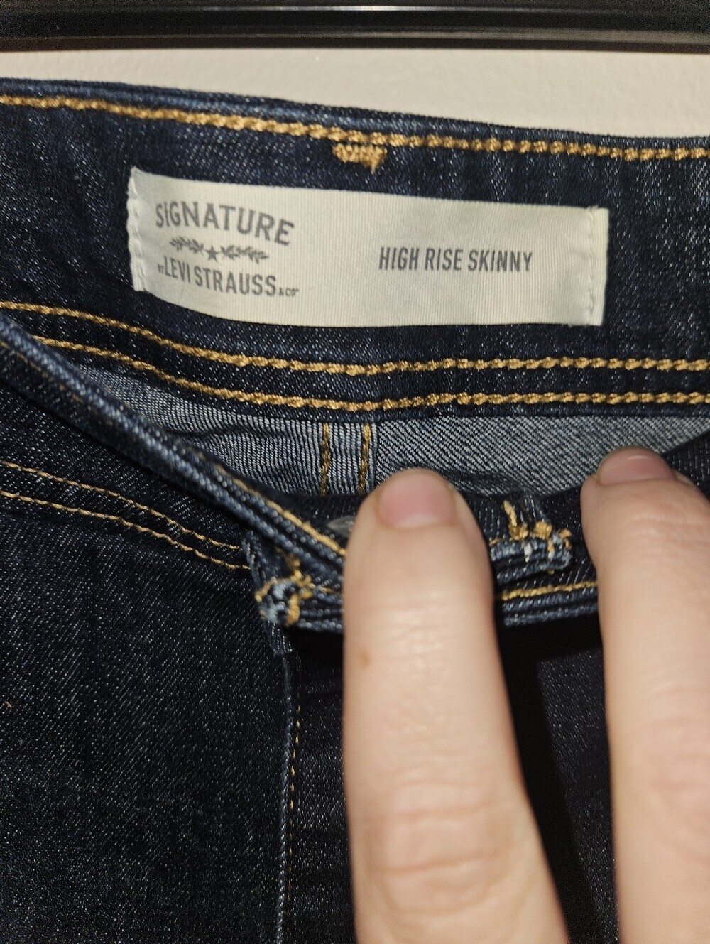 Signature Levi Strauss Womans High Rise Skinny Jeans - Picture 11 of 12